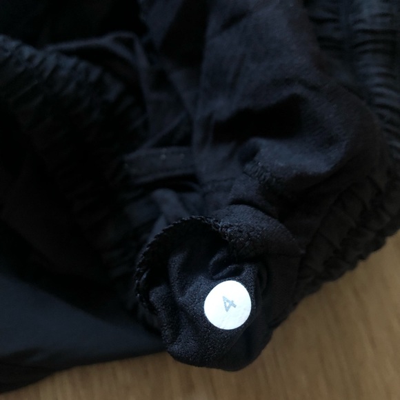 Lululemon make a move short (size 4) - Picture 3 of 4